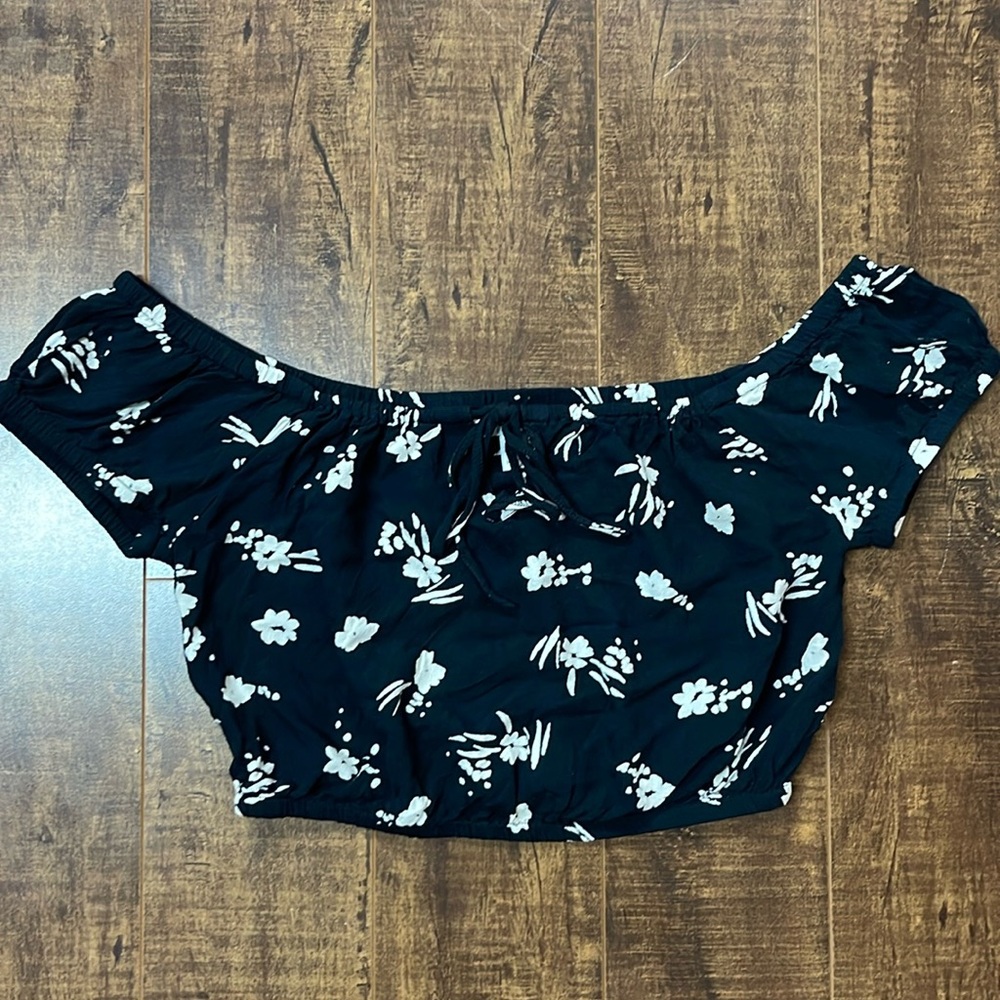 Black chiffon crop Top with Tie at front size XS